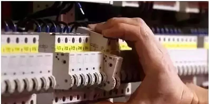 配電柜安裝禁忌:一個錯誤往往會導致無盡的麻煩。
